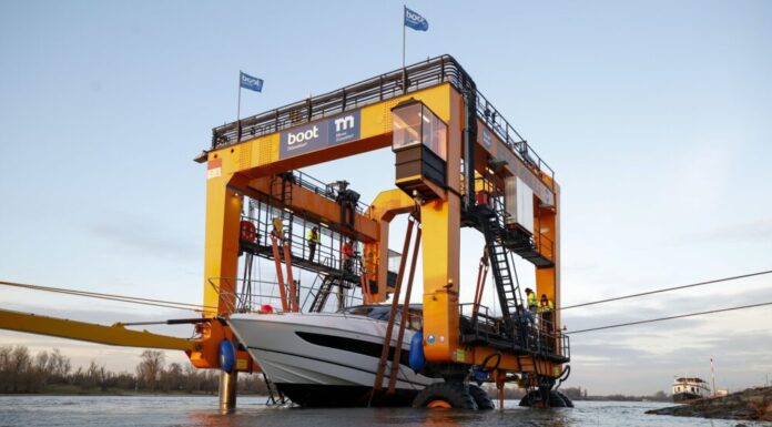 PRIMERA OPERACIÓN DE LA GRÚA “BIG WILLI” EN EL RÍO RIN ANTICIPA EL INMINENTE BOOT DÜSSELDORF 2025