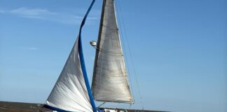 UN VELERO ARGENTINO QUEDÓ VARADO CERCA DE RIACHUELO EN URUGUAY