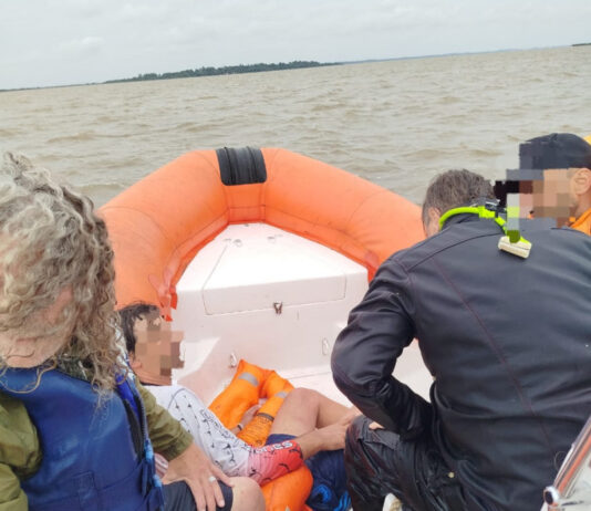 ISLA MARTÍN GARCÍA: PREFECTURA RESCATÓ A CUATRO TRIPULANTES QUE CAYERON AL AGUA