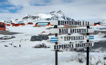 EL ROMPEHIELOS ARA “ALMIRANTE IRIZAR” OPERÓ EN LA BASES ANTÁRTICAS PETREL Y ESPERANZA