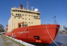 EL ROMPEHIELOS ARA “ALMIRANTE IRIZAR”ARRIBÓ A BUENOS AIRES