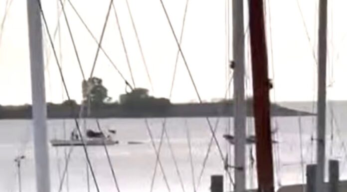 RESCATAN A DOS HOMBRES DESCOMPENSADOS EN UN VELERO EN EL RÍO DE LA PLATA