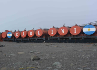 EL ROMPEHIELOS ALMIRANTE IRIZAR REABASTECIÓ A LAS BASES ANTÁRTICAS CONJUNTAS CARLINI, ESPERANZA Y PETREL