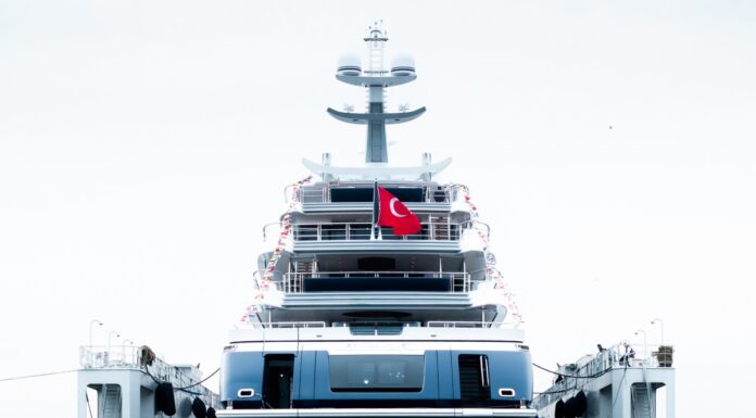 UN YATE DISEÑADO PARA EL CONFORT, EL ESTILO Y LA VIDA A BORDO