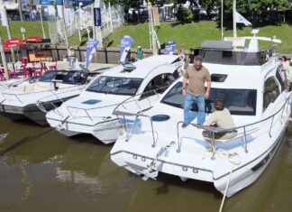 NAUTIGLASS CONSOLIDÓ SU PROPUESTA DE CATAMARANES EN EL SALÓN NÁUTICO ARGENTINO