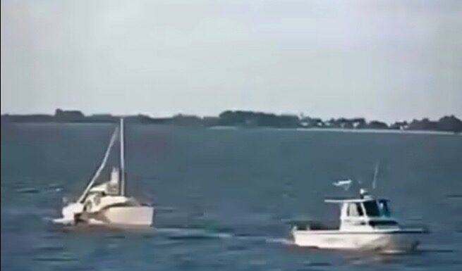 ASISTENCIA DE PREFECTURA A EMBARCACIÓN ARGENTINA A LA DERIVA FRENTE A COLONIA