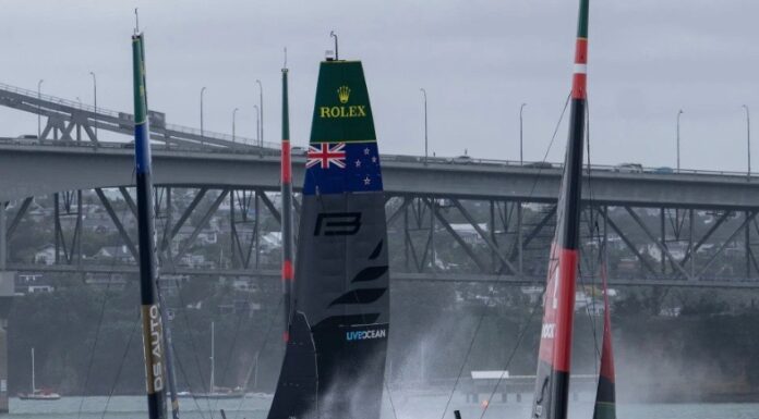 COLISIÓN ENTRE NUEVA ZELANDA Y FRANCIA OBLIGÓ A SUSPENDER EL ITM NEW ZEALAND SAIL GRAND PRIX (VIDEO)