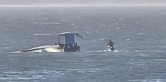 VUELCO DE UN CATAMARÁN FRENTE A LA COSTA DE PUNTA DEL ESTE: CINCO PERSONAS FUERON RESCATADAS SIN LESIONES GRAVES