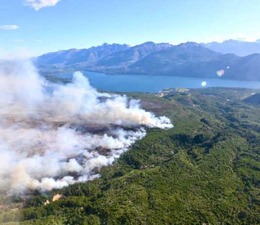 SUSPENDEN LA NAVEGACIÓN EN EL EMBALSE AMUTUI QUIMEY POR EL INCENDIO LA TAPERA EN EL PARQUE NACIONAL LOS ALERCES