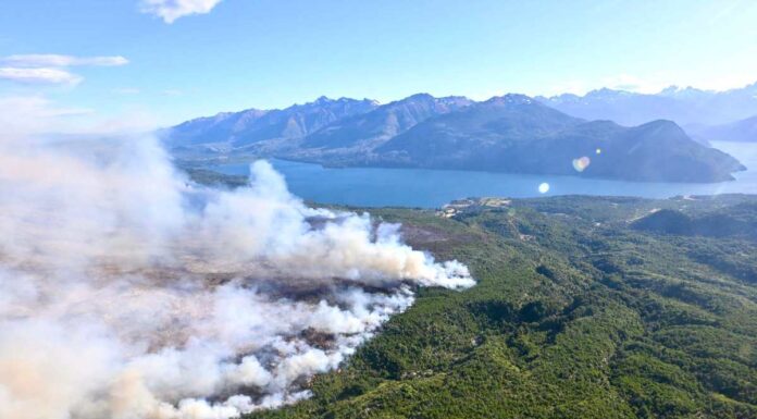 SUSPENDEN LA NAVEGACIÓN EN EL EMBALSE AMUTUI QUIMEY POR EL INCENDIO LA TAPERA EN EL PARQUE NACIONAL LOS ALERCES