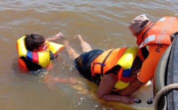 VUELCO DE LANCHA EN EL RÍO URUGUAY: CUATRO PERSONAS FUERON RESCATADAS POR PREFECTURA