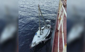 UN VELERO ESTUVO A LA DERIVA DURANTE SEMANAS Y FUE RESCATADO FRENTE A ARGELIA