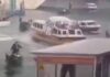 LANCHA FUERA DE CONTROL CHOCÓ DOS GÓNDOLAS Y UN EDIFICIO EN VENECIA