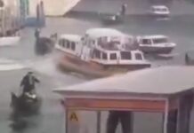 LANCHA FUERA DE CONTROL CHOCÓ DOS GÓNDOLAS Y UN EDIFICIO EN VENECIA