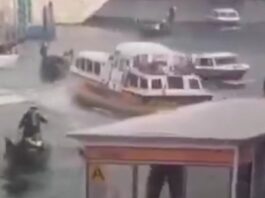 LANCHA FUERA DE CONTROL CHOCÓ DOS GÓNDOLAS Y UN EDIFICIO EN VENECIA