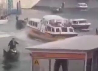 LANCHA FUERA DE CONTROL CHOCÓ DOS GÓNDOLAS Y UN EDIFICIO EN VENECIA