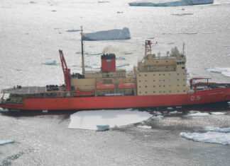 EL ROMPEHIELOS ARA “ALMIRANTE IRIZAR” REABASTECIÓ A LA BASE ANTÁRTICA CONJUNTA MARAMBIO