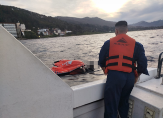 BARILOCHE: PREFECTURA ASISTIÓ A UN DEPORTISTA EN EL LAGO NAHUEL HUAPI