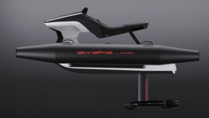 La Awake Navi combina el concepto de bicicleta eléctrica acuática con foils que elevan el casco sobre el agua al ganar velocidad.