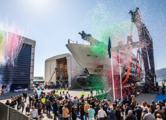 BAGLIETTO LANZA SU BUQUE INSIGNIA DE 60 METROS