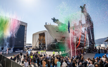 BAGLIETTO LANZA SU BUQUE INSIGNIA DE 60 METROS