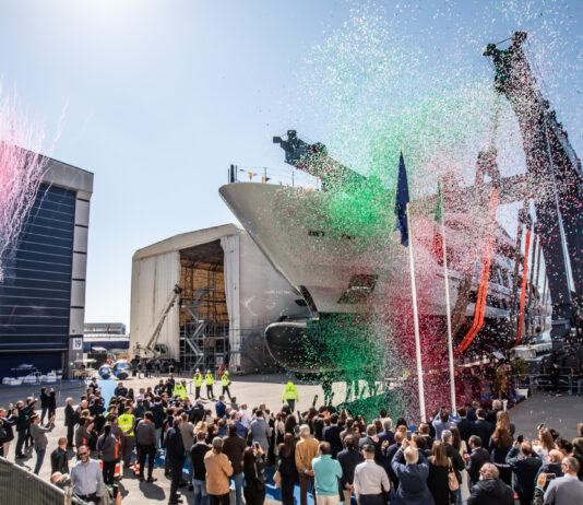 BAGLIETTO LANZA SU BUQUE INSIGNIA DE 60 METROS