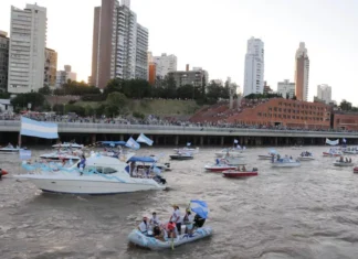 TRAVESÍA NÁUTICA Y GRAN CELEBRACIÓN FRENTE AL RÍO PARANÁ EN ROSARIO