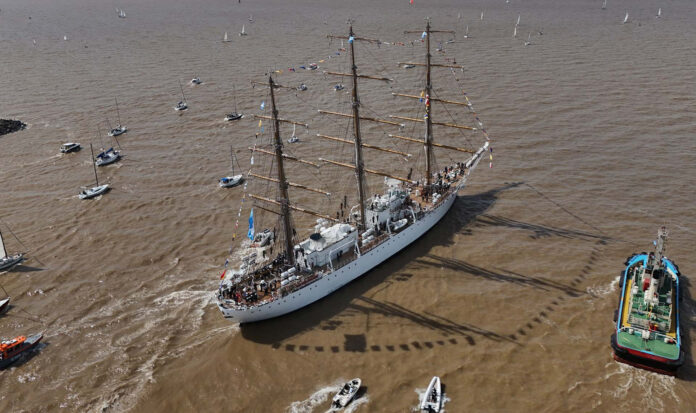 La Fragata ARA Libertad zarpó hacia su 54° Viaje de Instrucción - Foto Argentina Noticias