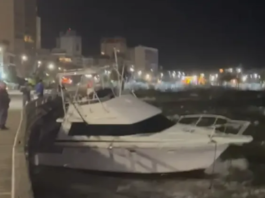 BARCO A LA DERIVA EN EL PUERTO DE PUNTA DEL ESTE POR VIENTOS INTENSOS