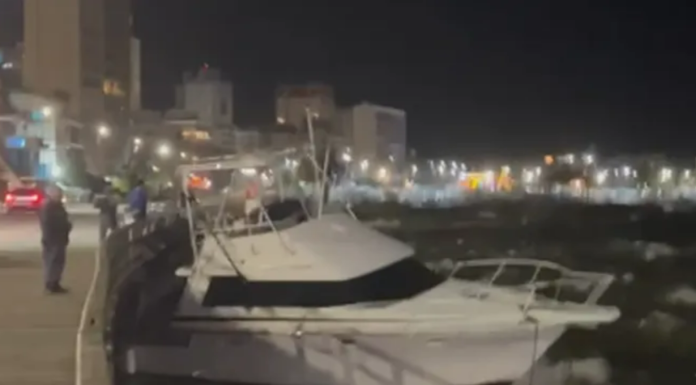BARCO A LA DERIVA EN EL PUERTO DE PUNTA DEL ESTE POR VIENTOS INTENSOS