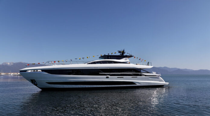 MANGUSTA DE ITALIA LANZA EL PRIMER GRANDSPORT 34