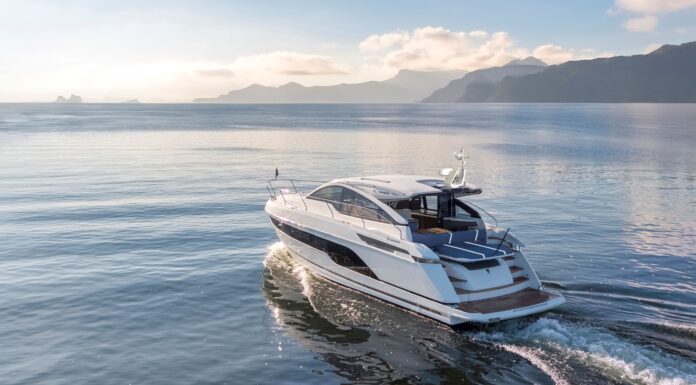 FAIRLINE REFUERZA SU PRESENCIA EN EE.UU. CON EL ESTRENO MUNDIAL DE LA TARGA 47 GT EN EL PALM BEACH INTERNATIONAL BOAT SHOW