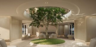 SANLORENZO 74STEEL VIRTUOSITY: EL MEGAYATE QUE INTEGRA UN ÁRBOL VIVO DE DOS CUBIERTAS COMO CORAZÓN DE SU DISEÑO