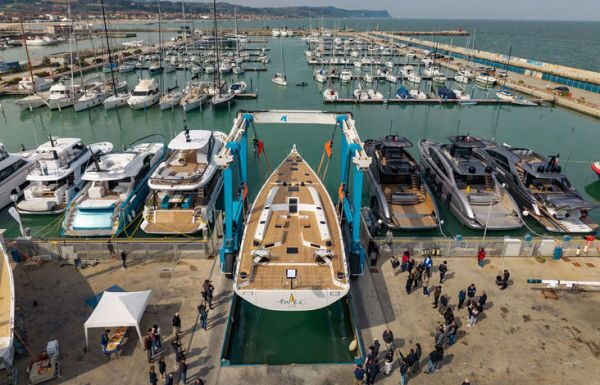 GRAND SOLEIL PLUS 80 LONG CRUISE: EL NUEVO BUQUE INSIGNIA DE CANTIERE DEL PARDO