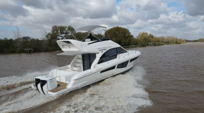 TV – ESLORAS PRESENTA EL RENOVADO CUSTON 40 FLY, AHORA CON MOTORIZACIÓN FUERA DE BORDA