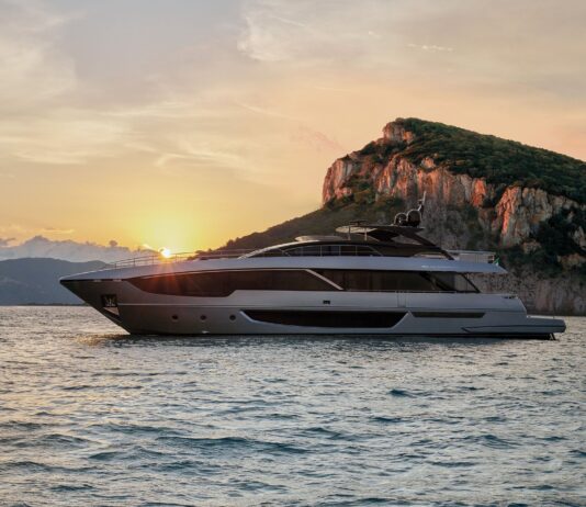 CHARLES LECLERC RECIBE SU NUEVO RIVA 102’ CORSARO SUPER: LUJO, PERSONALIZACIÓN Y ADN DEPORTIVO