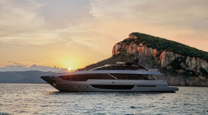 CHARLES LECLERC RECIBE SU NUEVO RIVA 102’ CORSARO SUPER: LUJO, PERSONALIZACIÓN Y ADN DEPORTIVO