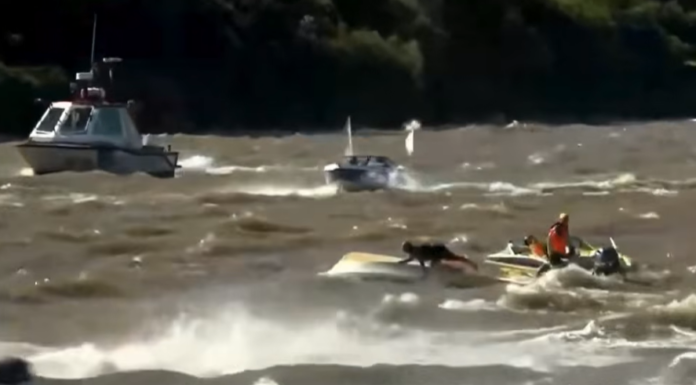 VIDEO – VUELCO DE UNA EMBARCACIÓN MARCÓ LA LARGADA DEL SURUBÍ EN GOYA