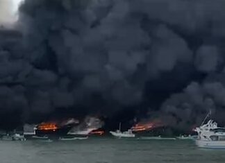 ECUADOR – UN VORAZ INCENDIO ARRASÓ CON OCHO EMBARCACIONES PESQUERAS EN EL PUERTO DE MANTA