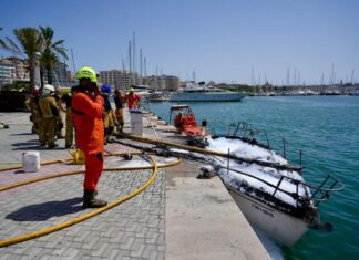 ESPAÑA – INCENDIO EN UN VELERO FRENTE AL AUDITÒRIUM DE PALMA DEJA UN HERIDO