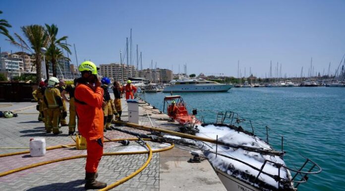 ESPAÑA – INCENDIO EN UN VELERO FRENTE AL AUDITÒRIUM DE PALMA DEJA UN HERIDO