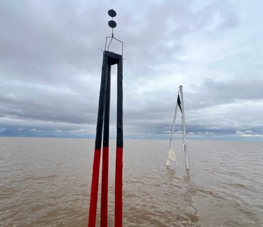 RÍO DE LA PLATA – SEÑALIZAN CON BALIZA LUMINOSA EL CASCO HUNDIDO “BARÓN DE PLATA”