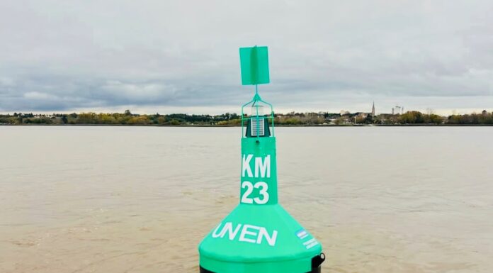 RESTITUYERON LA BOYA DEL KM 23 VERDE DEL CANAL COSTANERO EN SU POSICIÓN ORIGINAL