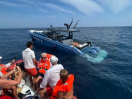ESPAÑA – RESCATAN A SEIS TRIPULANTES DE UNA LANCHA QUE COMENZABA A HUNDIRSE FRENTE A PORTALS VELLS
