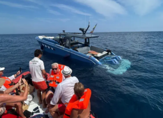 ESPAÑA – RESCATAN A SEIS TRIPULANTES DE UNA LANCHA QUE COMENZABA A HUNDIRSE FRENTE A PORTALS VELLS