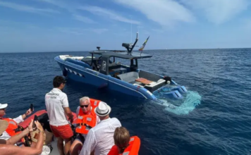 ESPAÑA – RESCATAN A SEIS TRIPULANTES DE UNA LANCHA QUE COMENZABA A HUNDIRSE FRENTE A PORTALS VELLS