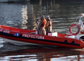 HALLAN PERTENENCIAS DE LOS PESCADORES DESAPARECIDOS EN EL RÍO DE LA PLATA Y REORIENTAN LA BÚSQUEDA