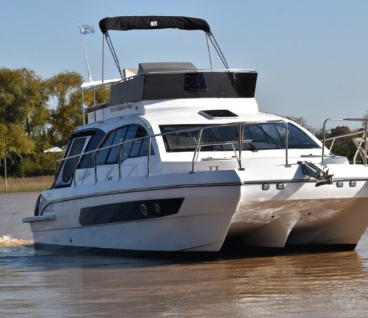 TV – NAUTIGLASS RENUEVA SU CAT 950 Y LO PRESENTAMOS EN ESLORAS