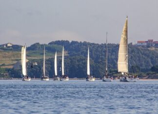 ESPAÑA – EL CAMINO A VELA ZARPA DESDE HONDARRIBIA