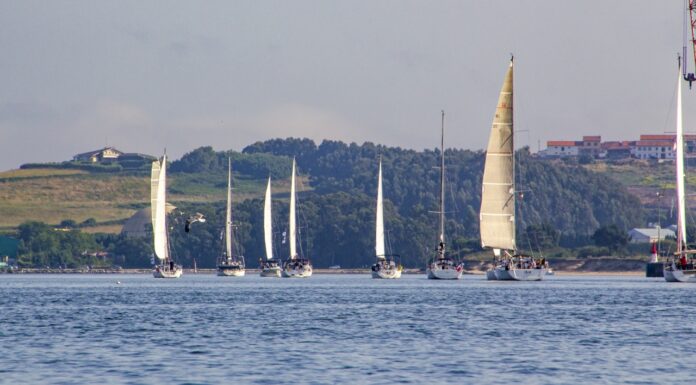 ESPAÑA – EL CAMINO A VELA ZARPA DESDE HONDARRIBIA